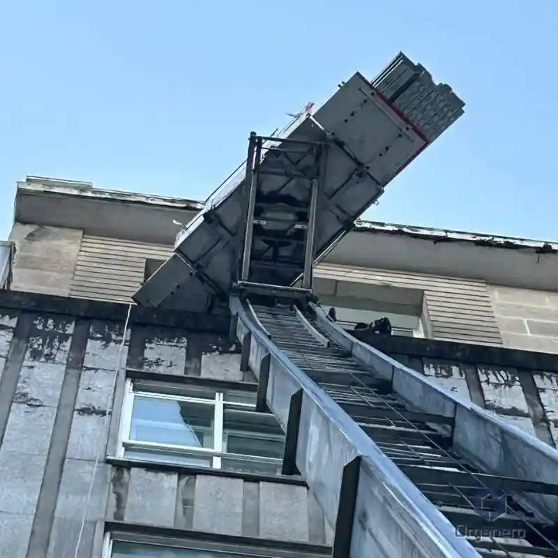 Elevador de fachada y montaje de muebles de mudanza
